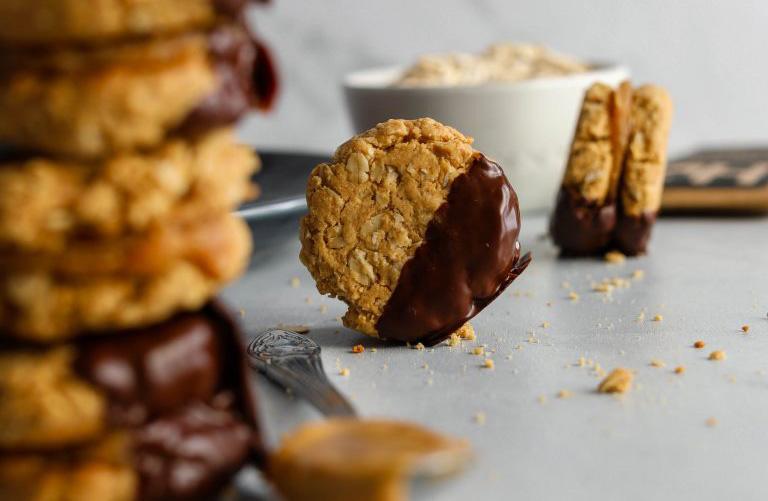 CHOCOLATE DIPPED VEGAN DO-SI-DOS